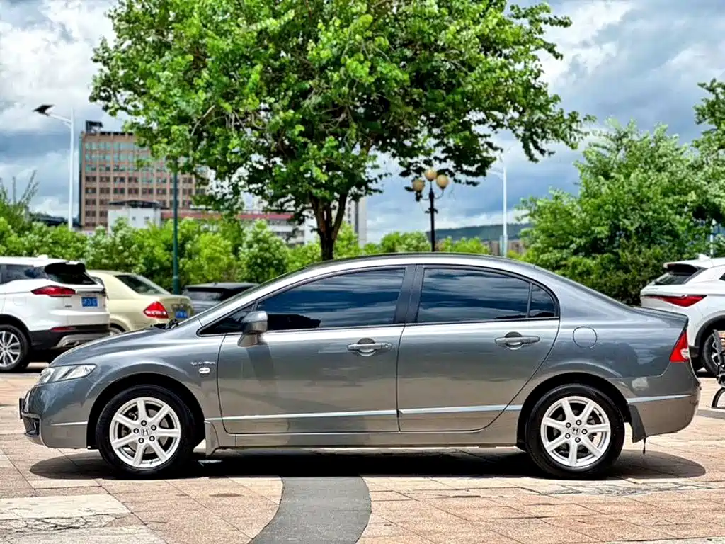 Фото 4 - Honda Civic