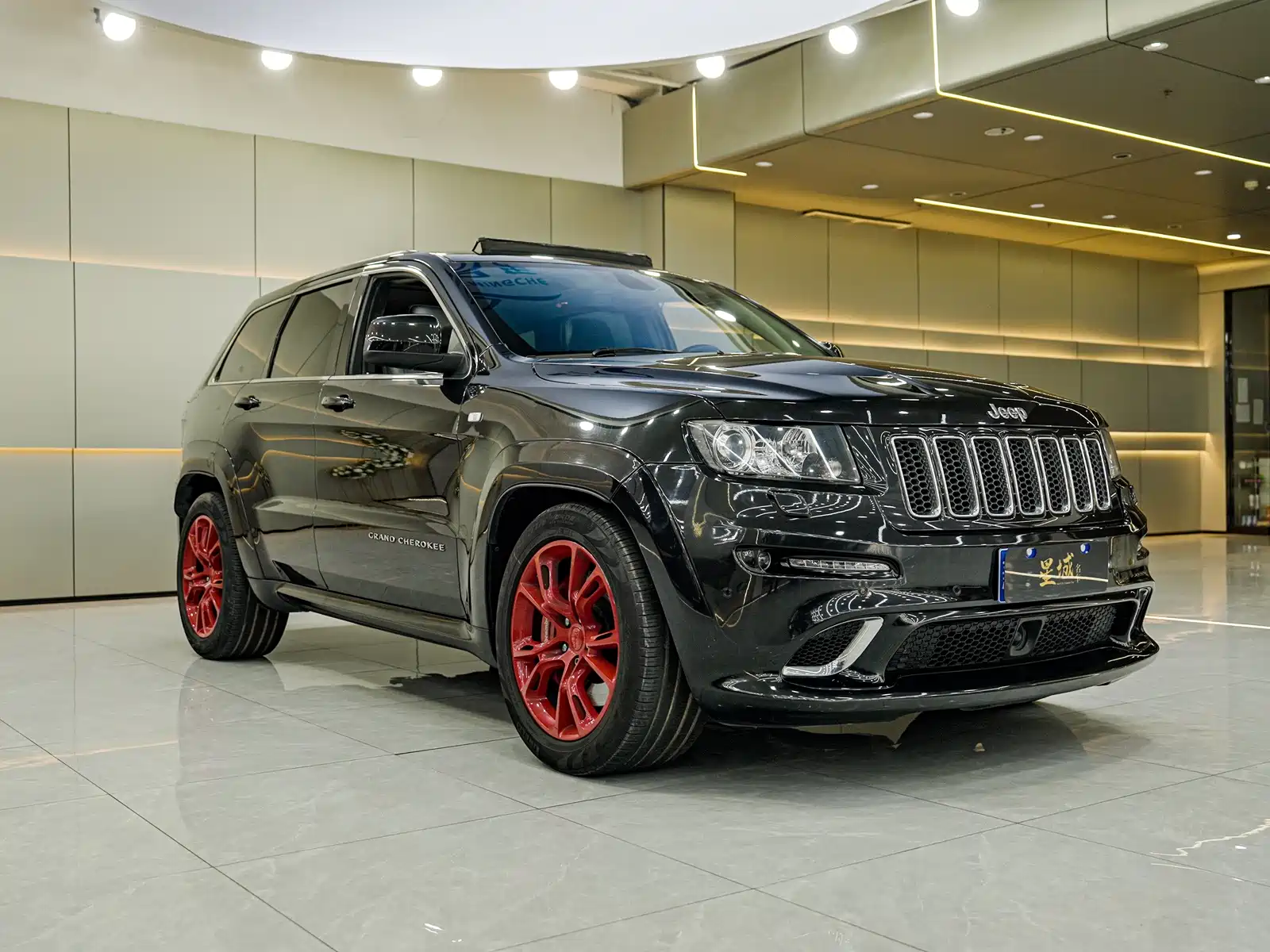 صورة 27 - Jeep Grand Cherokee SRT