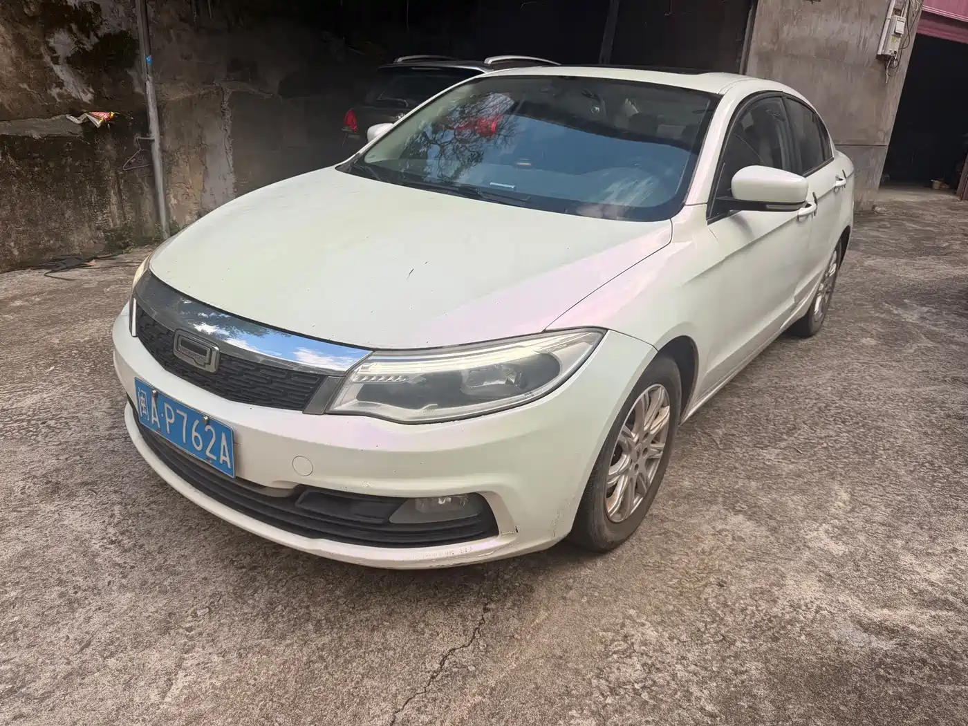 Qoros 3 2016 2016 Sedan 1.6L Automatic Zhiyue