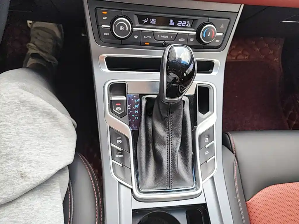 Фото 14 - Geely Vision S1