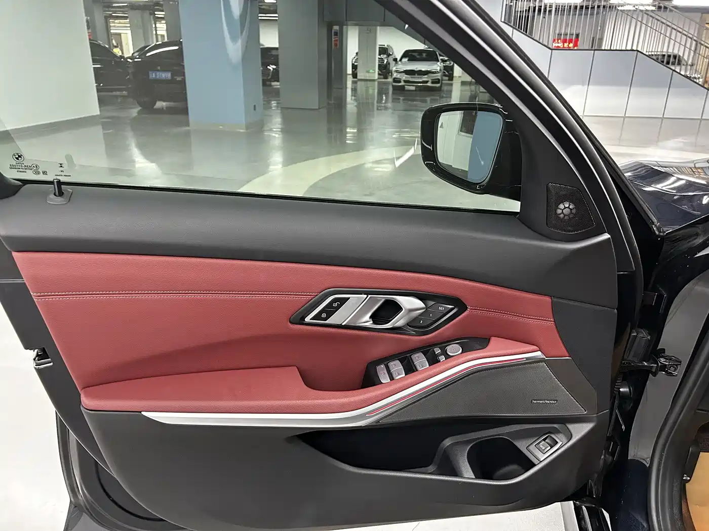 BMW 3 Series 2024 330Li M Sport Shadowline Package фото 11