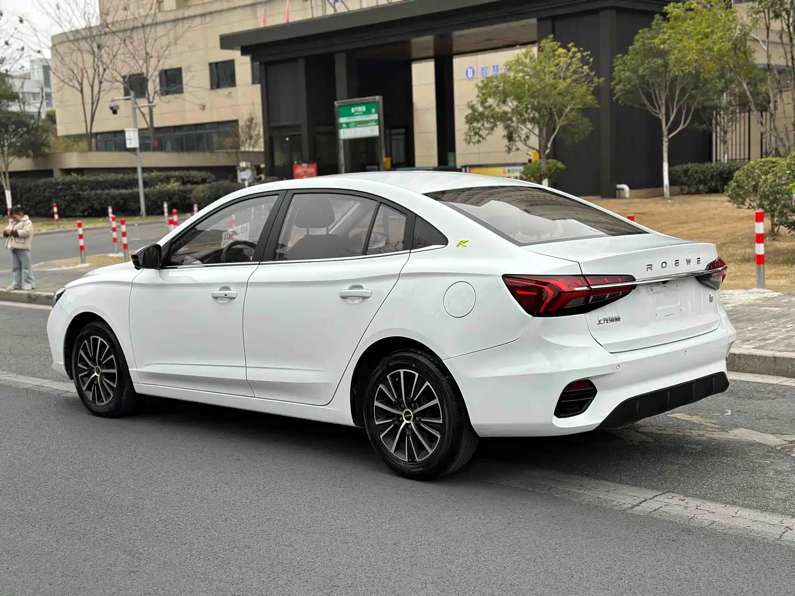 Фото 5 - Roewe i5