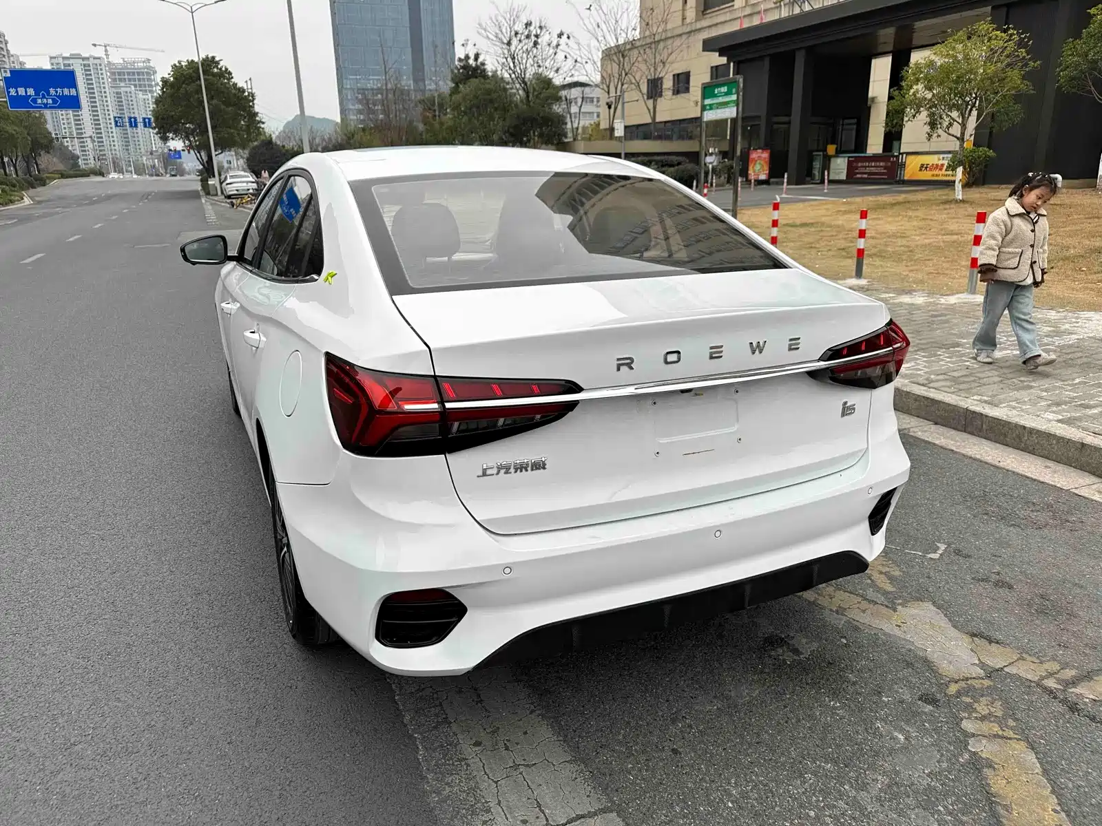Фото 21 - Roewe i5