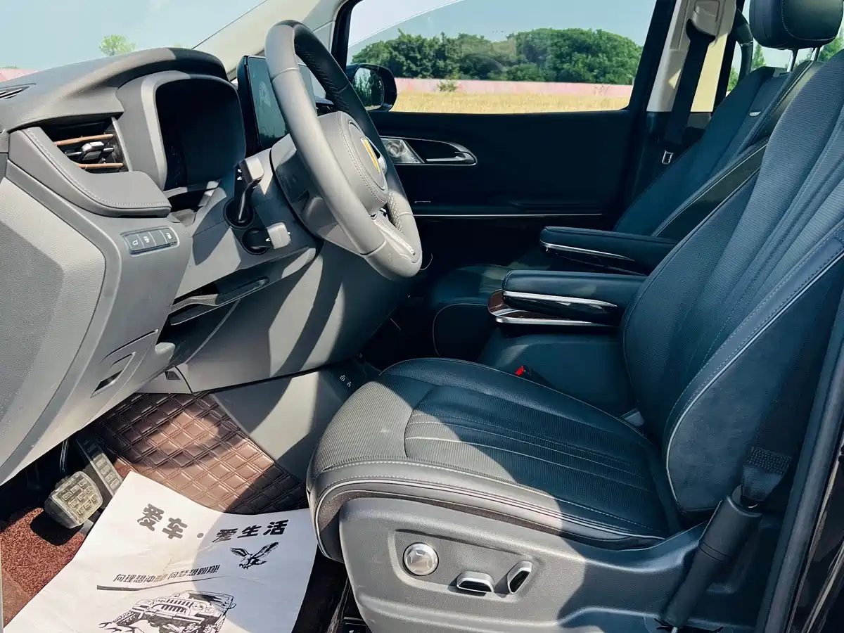 Hongqi HQ9 PHEV 2024 2024 Model 2.0T AWD Luxury Edition