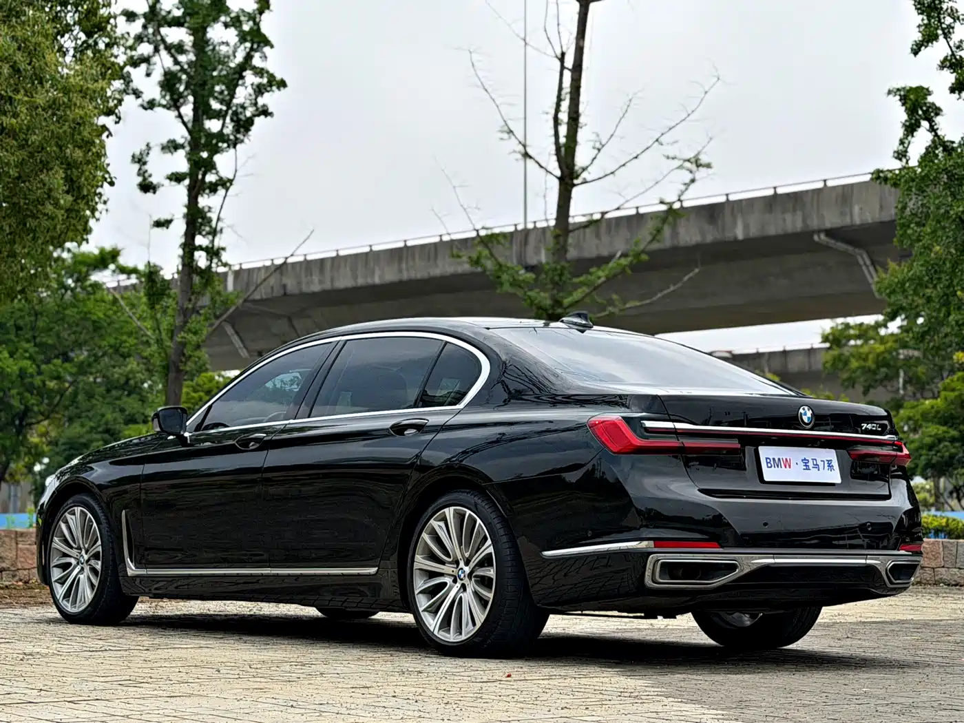 BMW 7 Series 2021 Model 740Li Leading Luxury Package фото 18