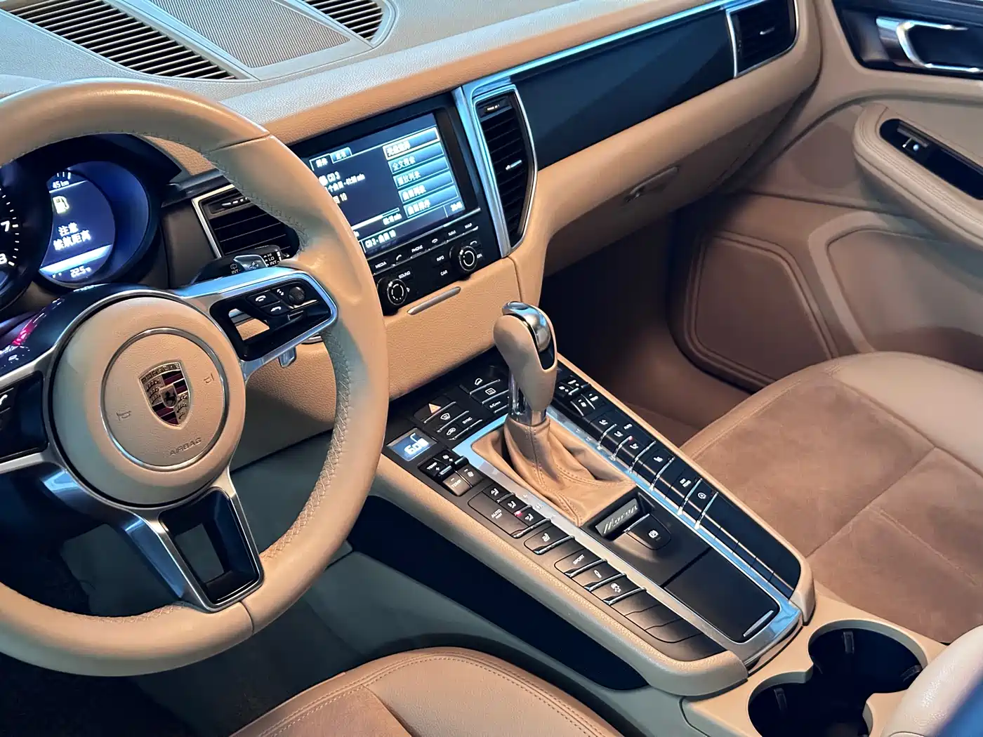 Porsche Macan 2016 Macan 2.0T фото 13