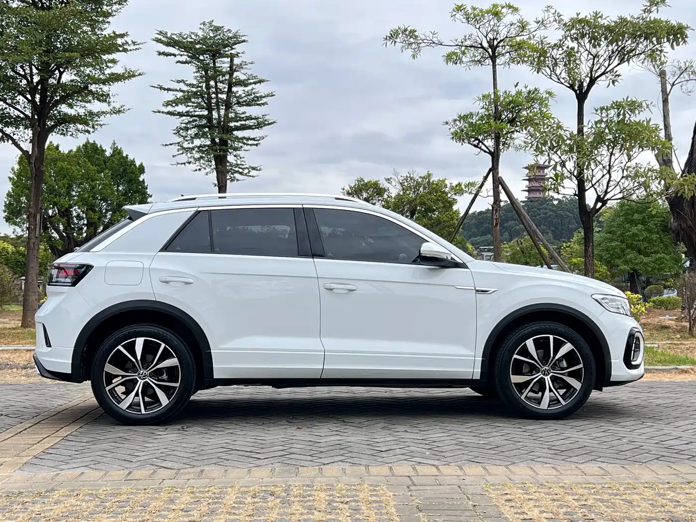 Volkswagen T-ROC 2023 300TSI DSG 2WD Dawn Edition фото 11