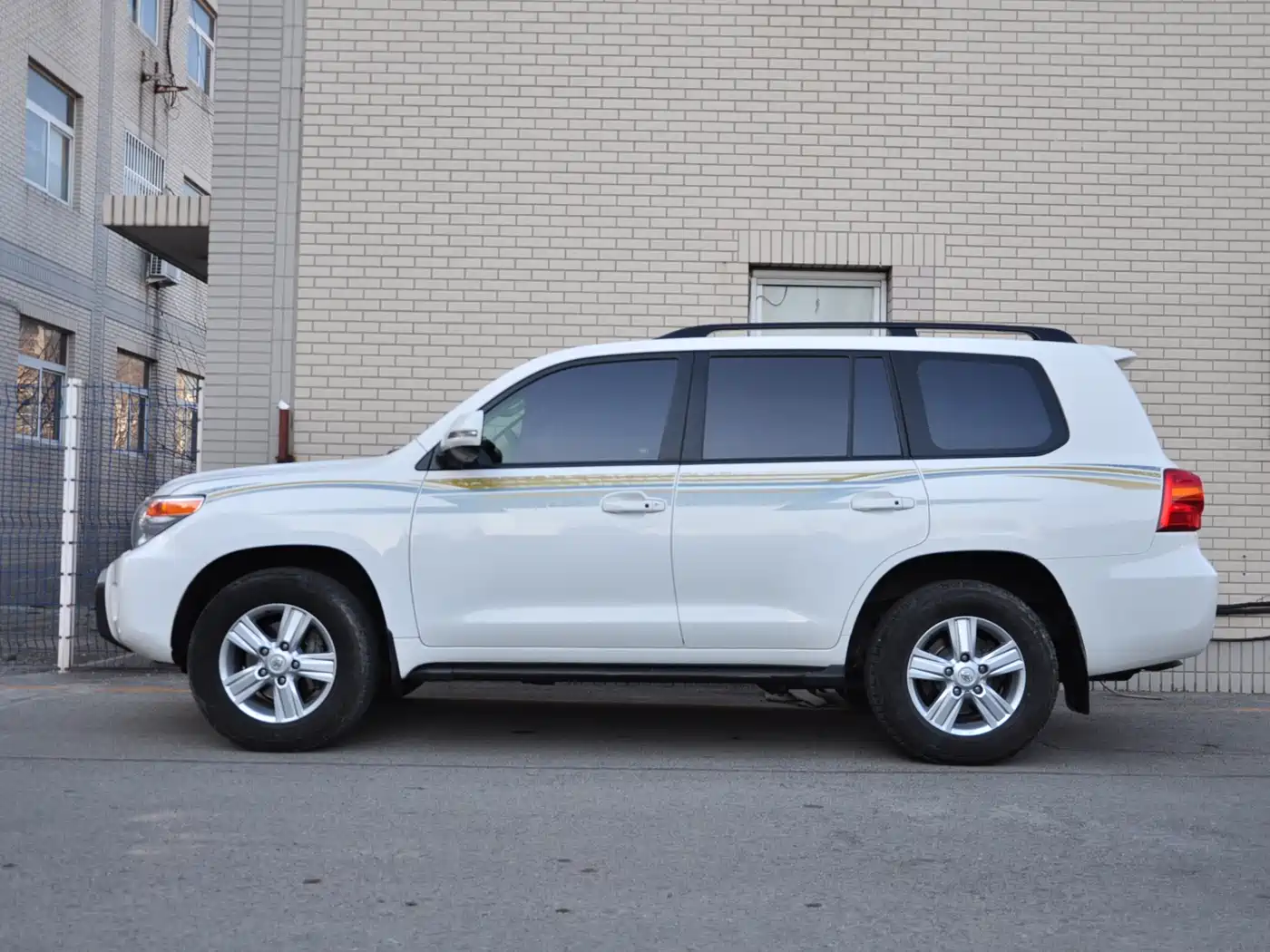 Toyota Land Cruiser 2012 4.6L Automatic VX фото 3