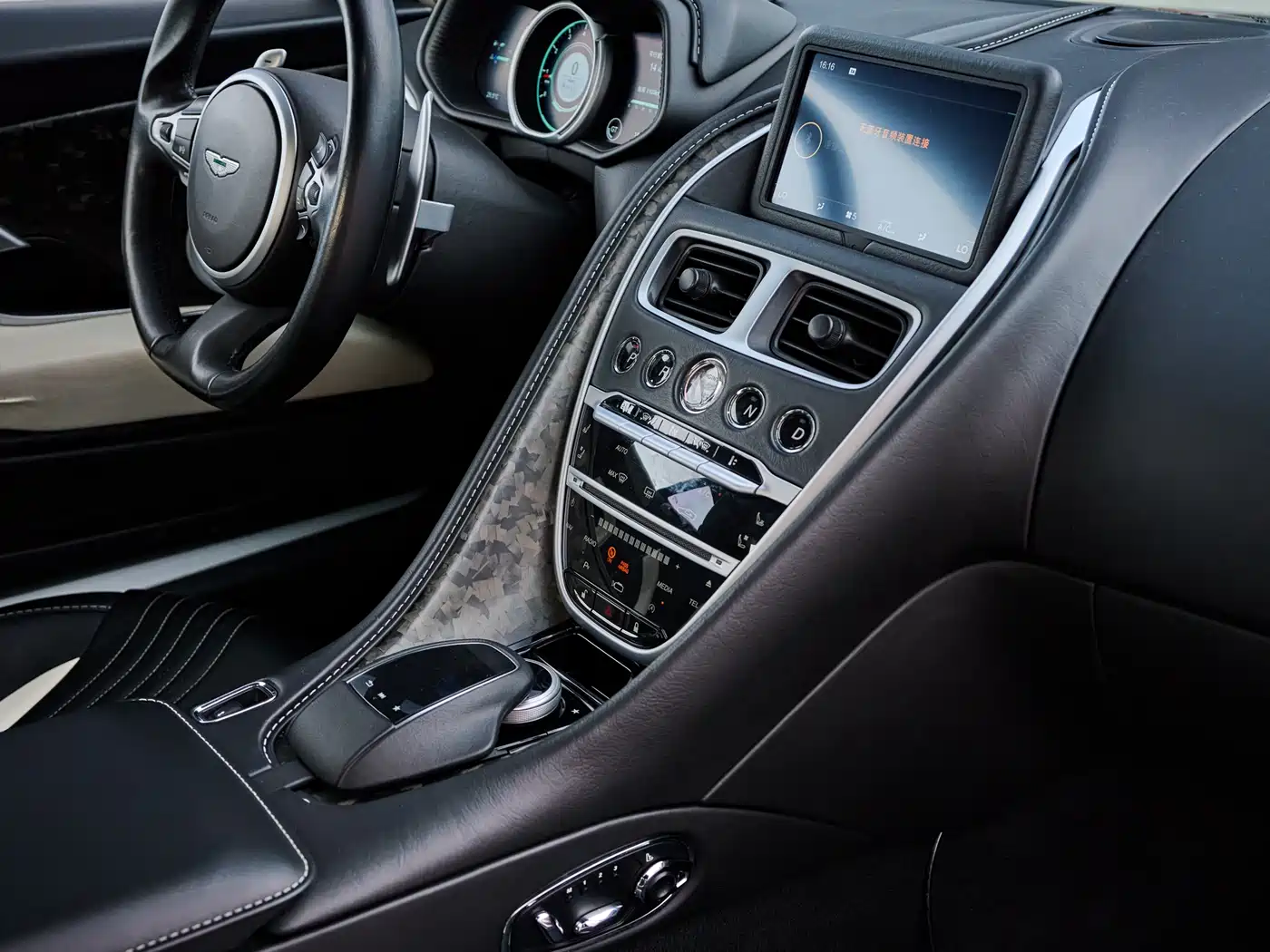 Aston Martin DB11 2021 2019 Model 4.0T V8 Coupe
