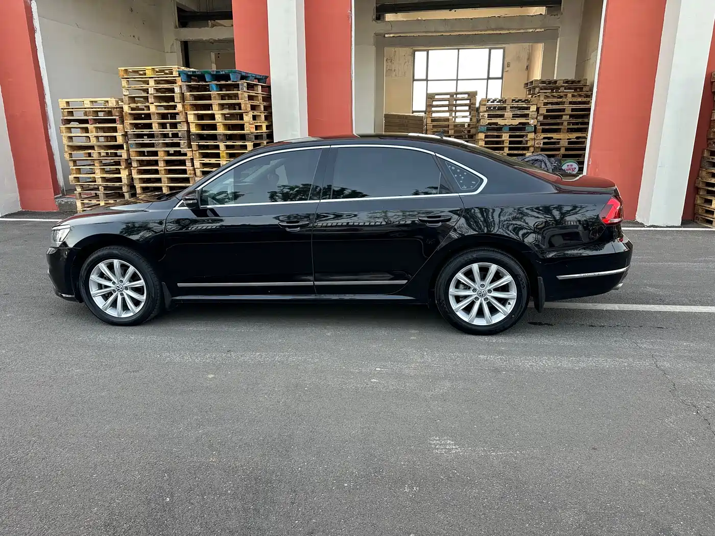 Volkswagen Passat 2017 280TSI DSG Prestige фото 7