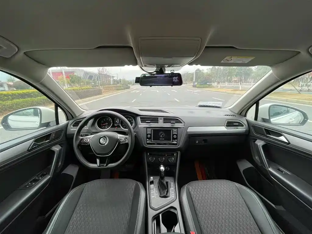 Volkswagen Tiguan L 2019 330TSI Auto 2WD Trend Edition China V фото 13