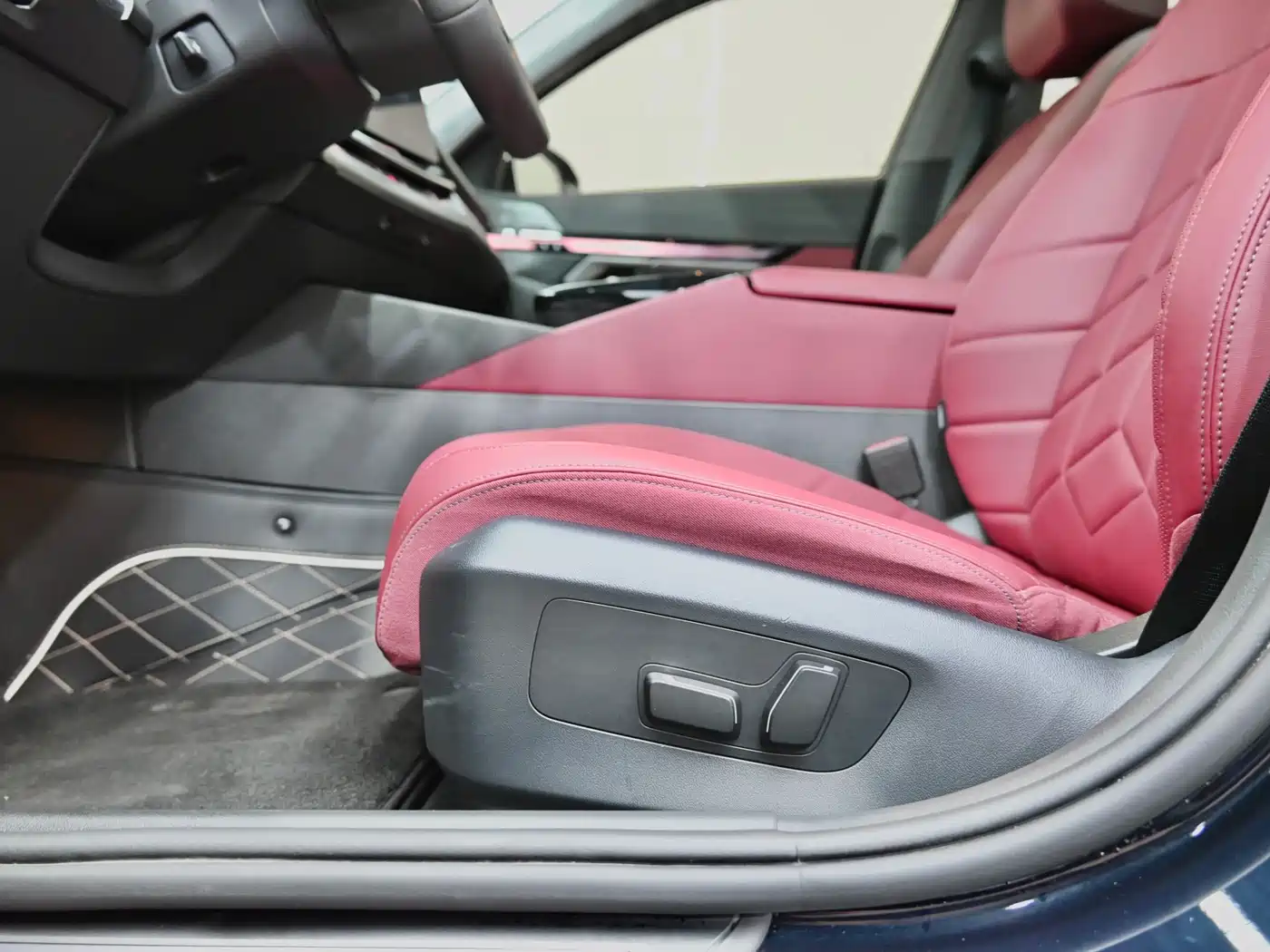 BMW 5 Series 2024 530Li Leading Model Luxury Package фото 16