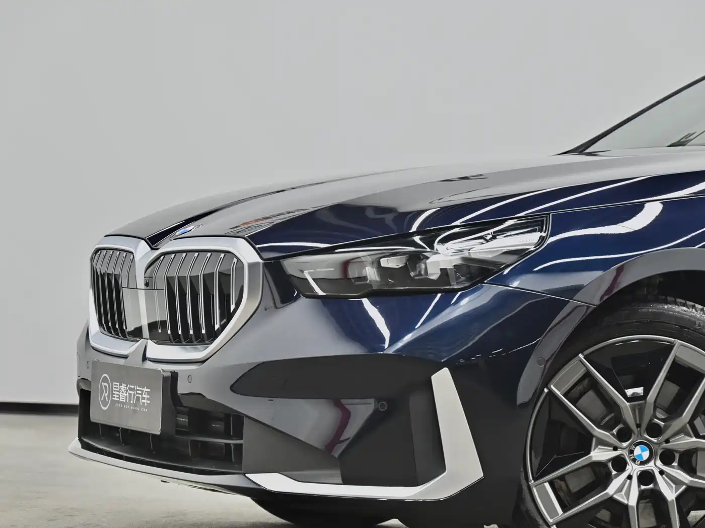 BMW 5 Series 2024 530Li Leading Model Luxury Package фото 26
