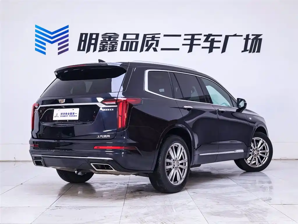 CADILLAC XT6