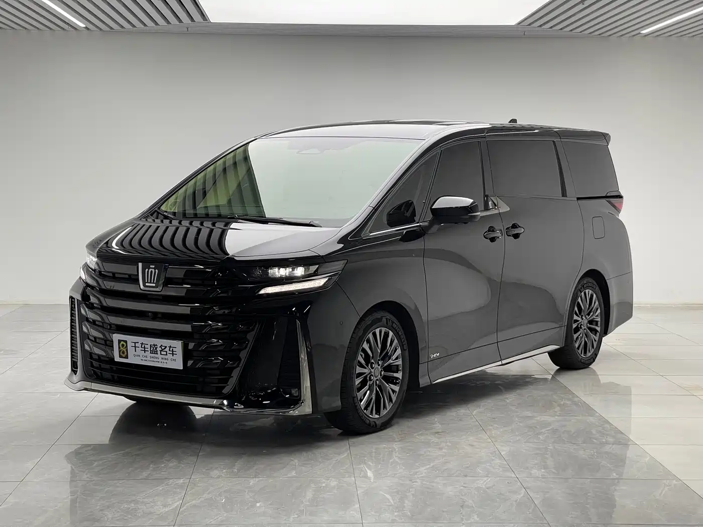 Toyota Vellfire 2025 2025 Crown Hybrid 2.5L Ink Gold Executive Edition