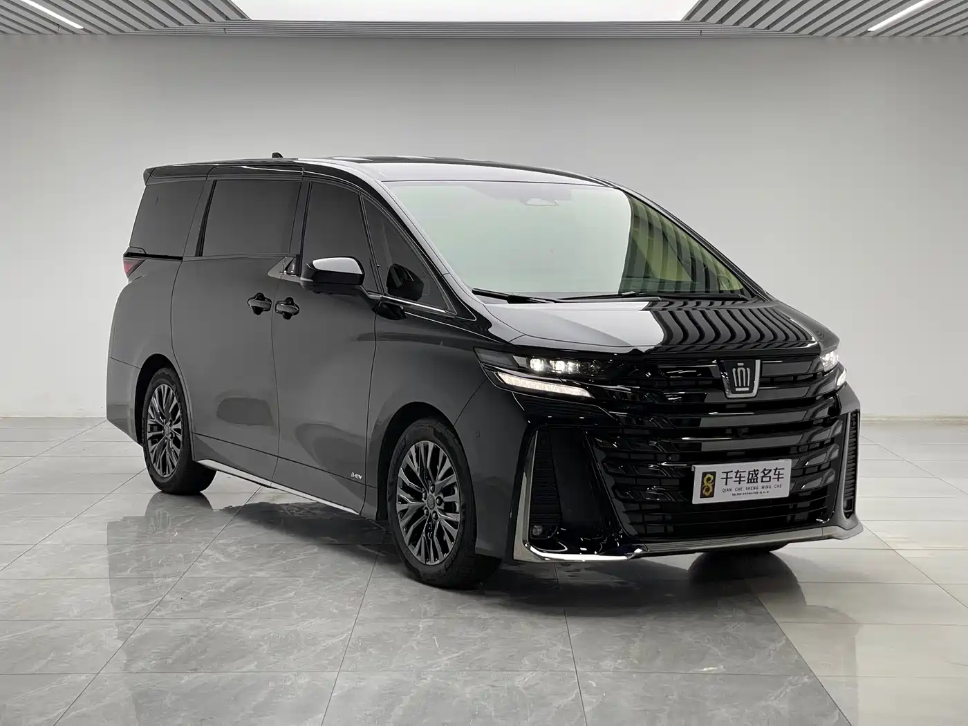 Toyota Vellfire 2025 2025 Crown Hybrid 2.5L Ink Gold Executive Edition