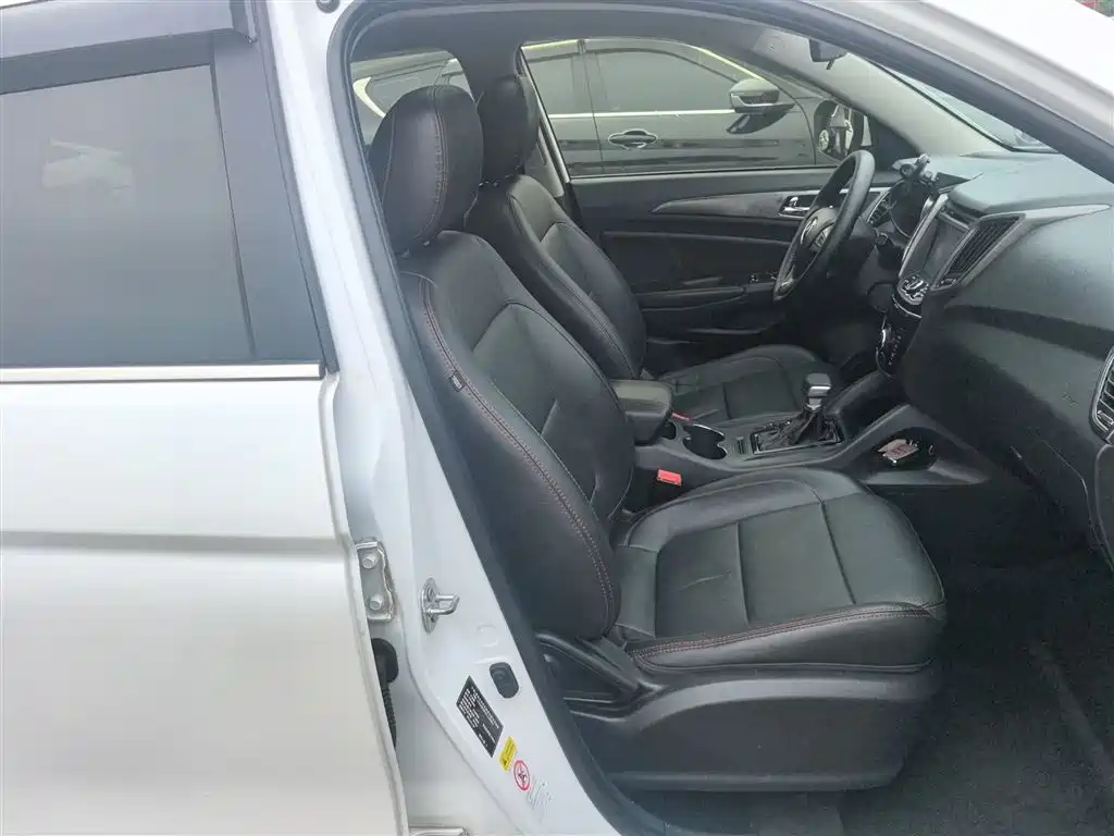 Фото 25 - Changan CS75