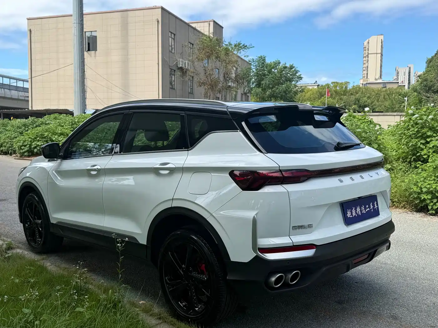 Фото 3 - Geely Binyue