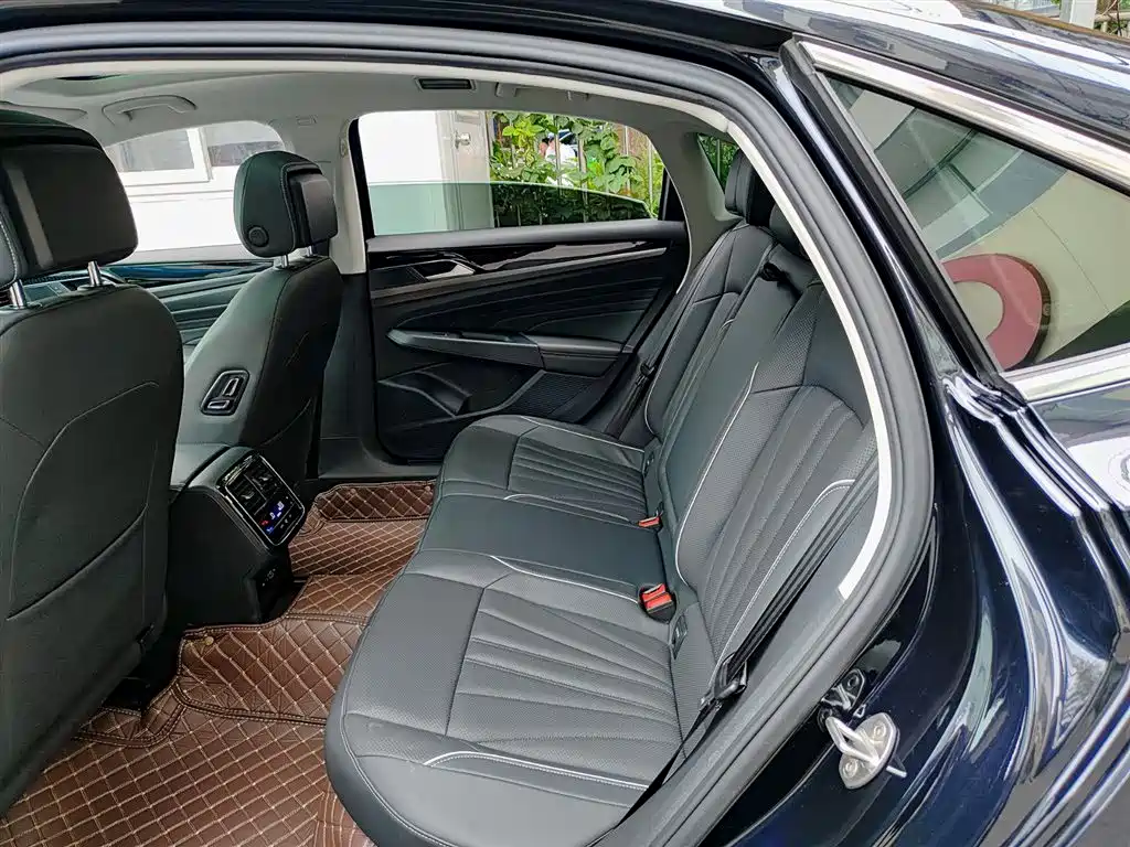 Volkswagen Passat 2024 330TSI Elite Edition фото 8