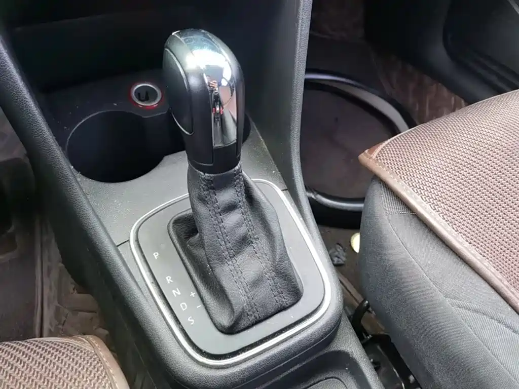 Volkswagen Polo 2014 1.6L Automatic Comfort Edition фото 14