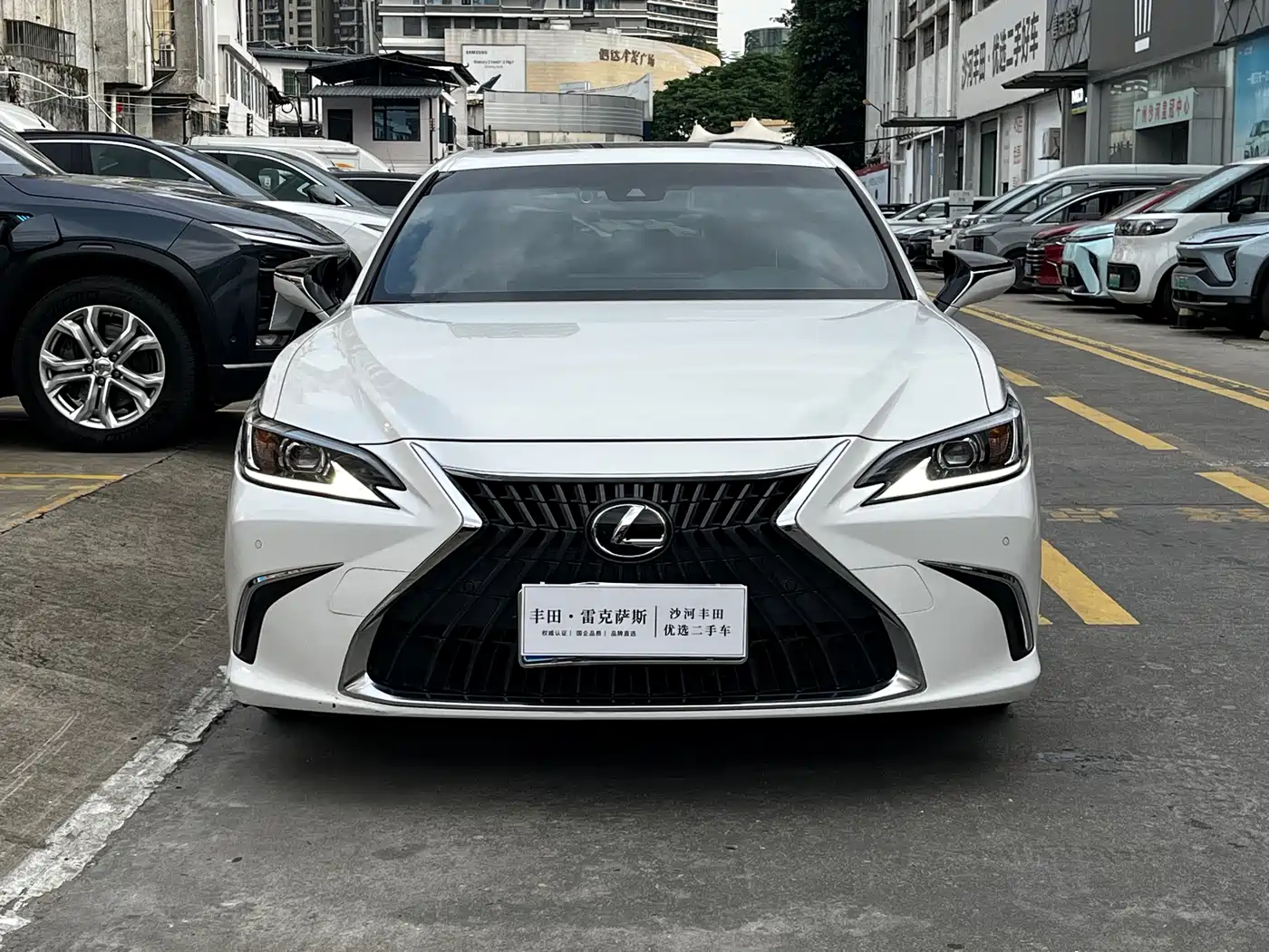 Lexus ES 2022 200 Excellence Edition фото 2