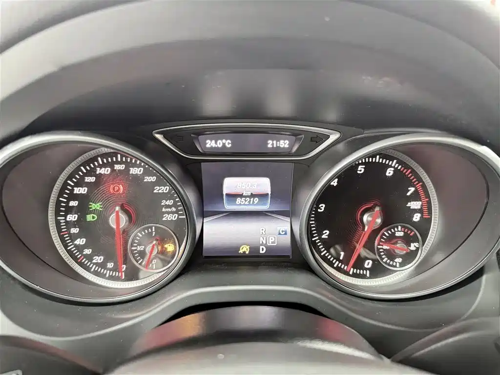 Mercedes-Benz GLA 2018 GLA 200 Dynamic фото 9
