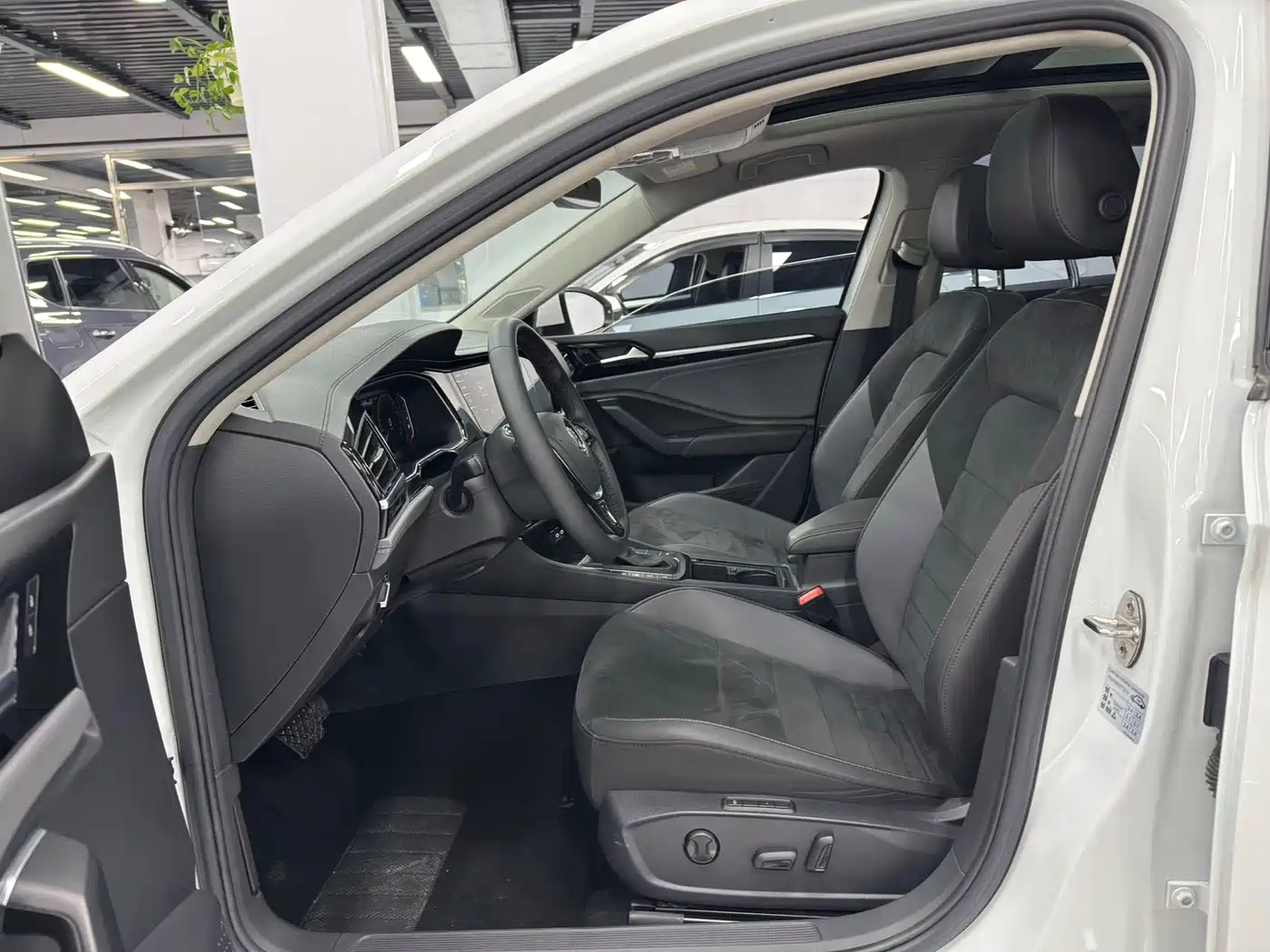 Volkswagen Sagitar 2022 280TSI DSG Excellence Edition фото 7