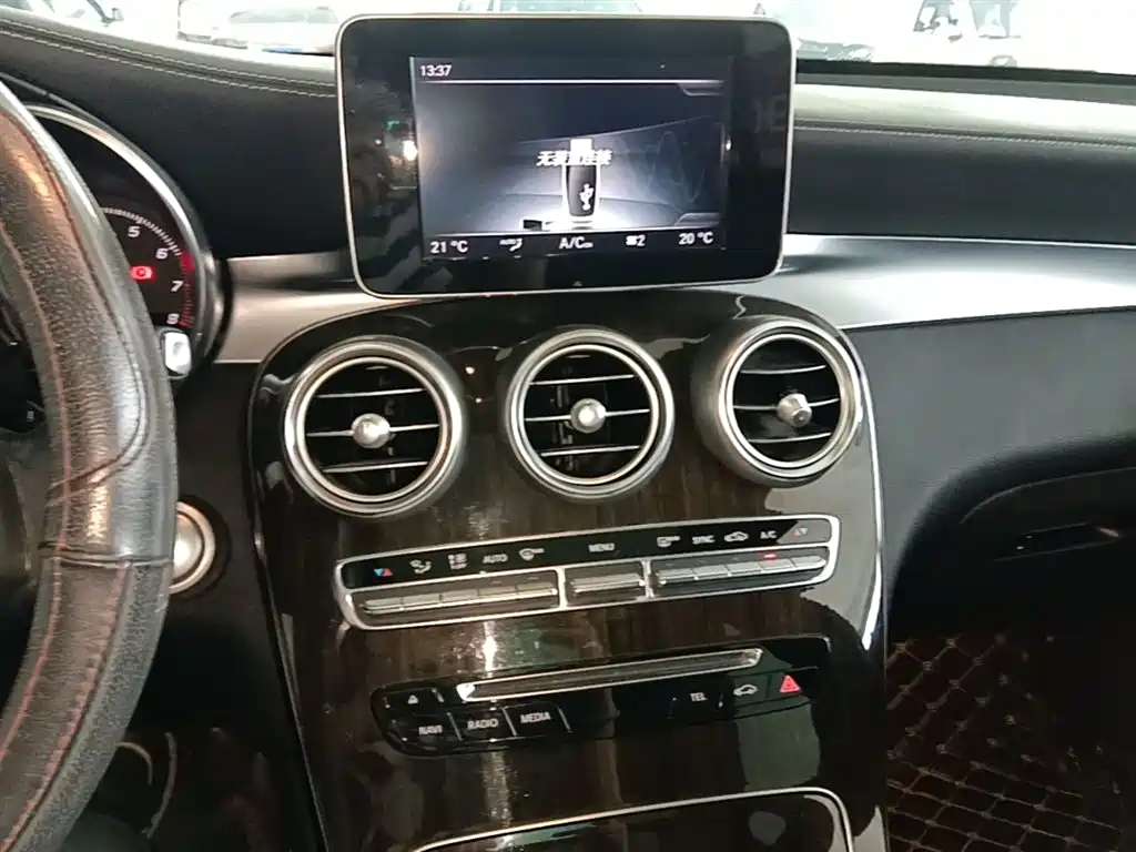Mercedes-Benz GLC 2017 GLC 260 4MATIC Luxury фото 13