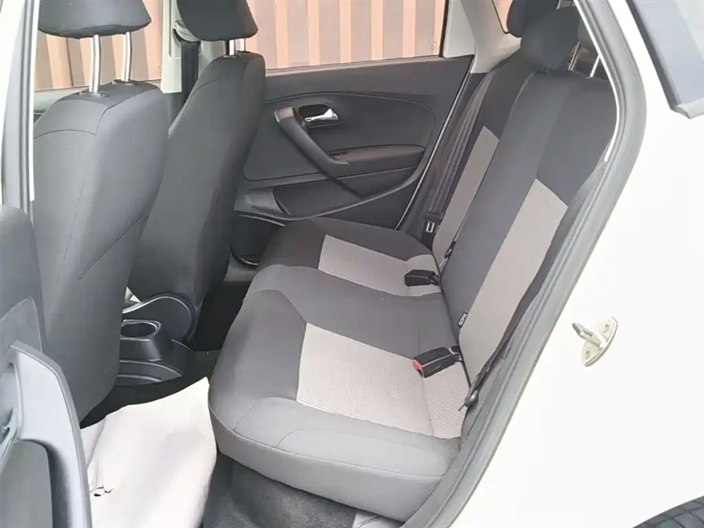 Volkswagen Polo 2016 1.4L Automatic Trend фото 17