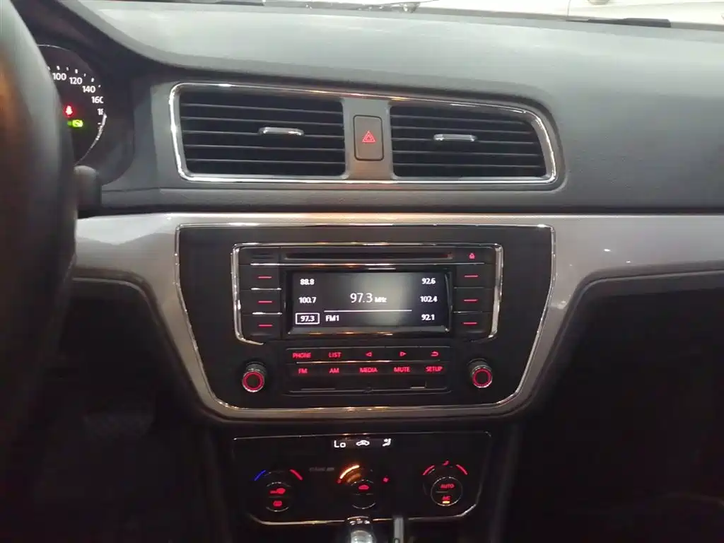Volkswagen Lavida Tour 2017 230TSI DSG Comfort Edition фото 13