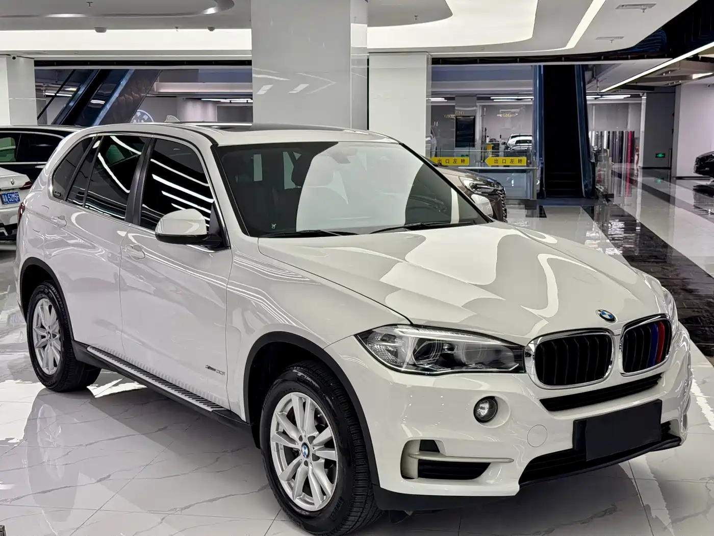 BMW X5 (Import) 2018 xDrive35i Elegant Model фото 3
