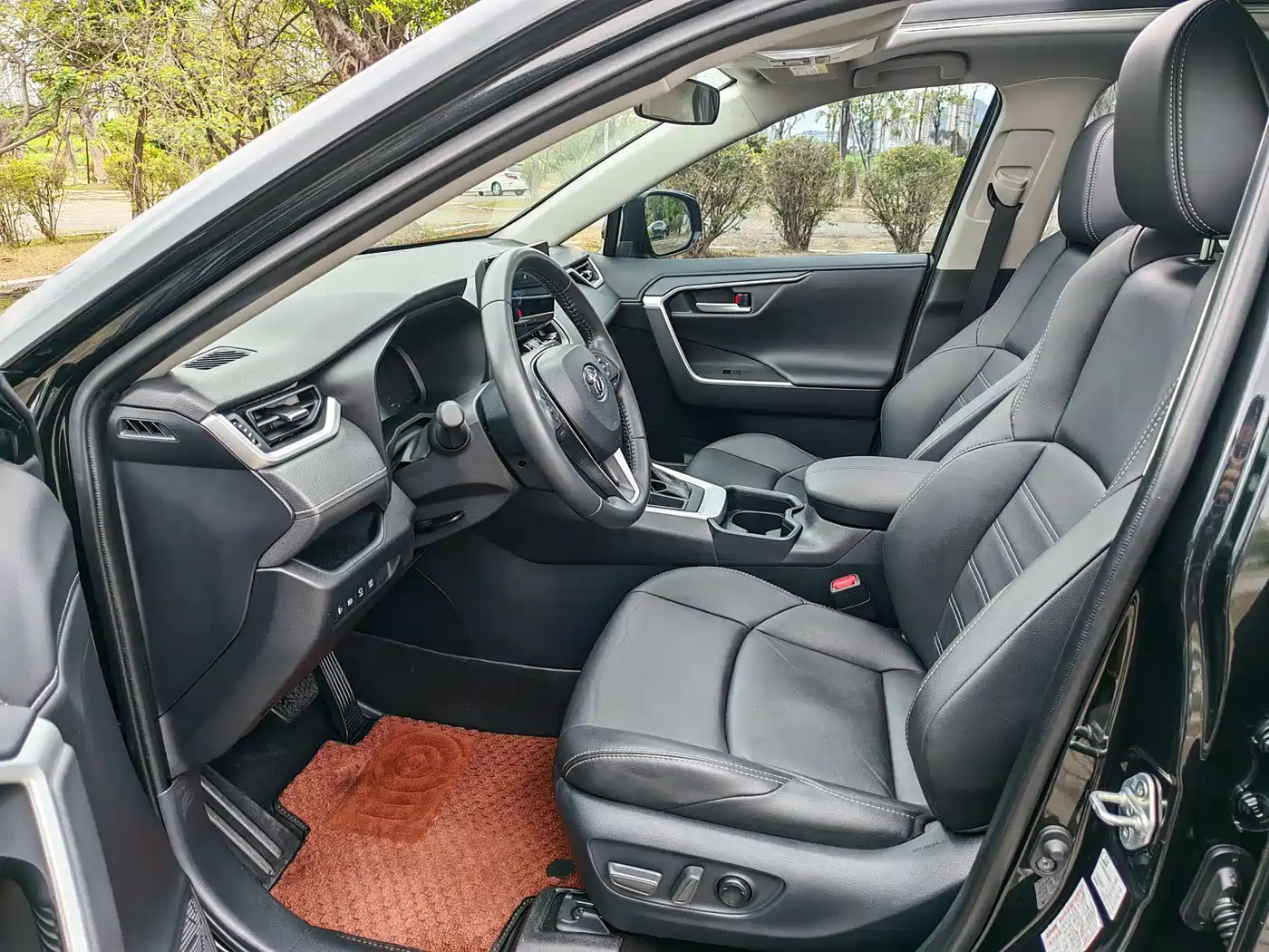 Toyota Wildlander 2024 2.0L CVT 2WD Luxury PLUS Edition фото 13