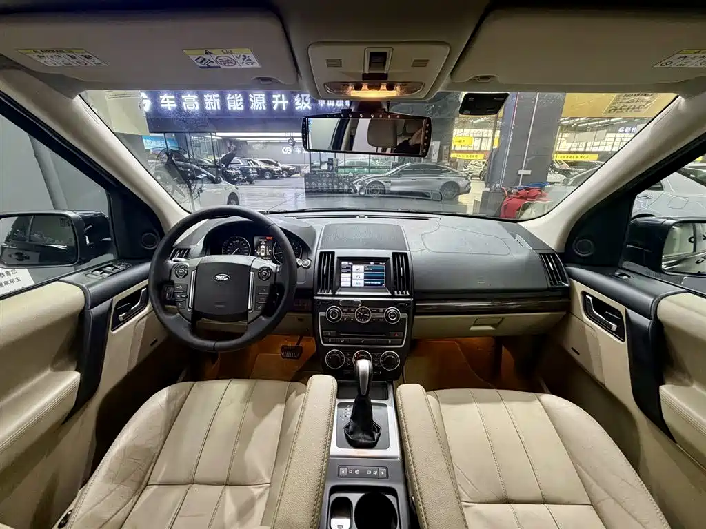 Land Rover Freelander 2 2013 2.0T Si4 SE Petrol Version фото 8