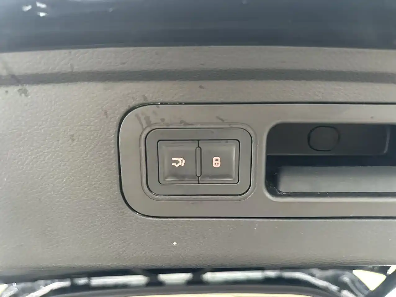 BYD Tang 2018 2018 2.0T Automatic Smart Connection Honor Edition 7-Seater China V