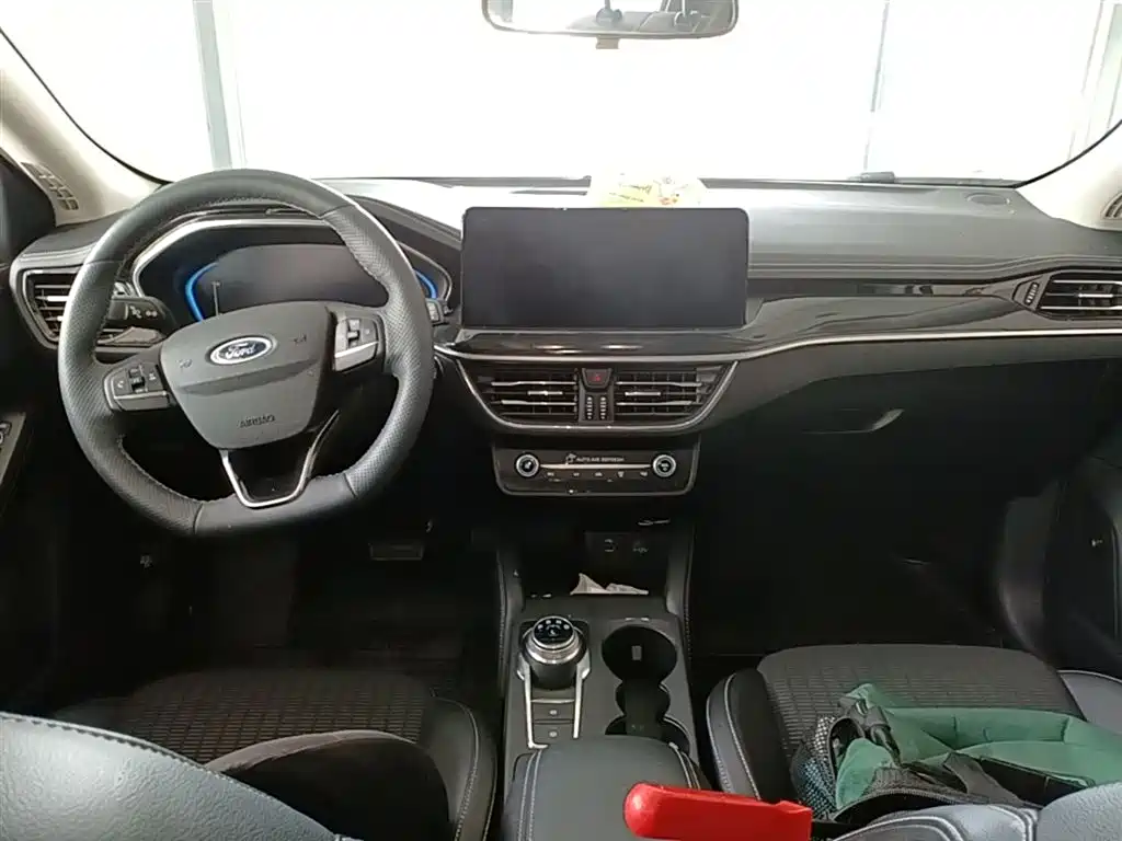 FORD FOX