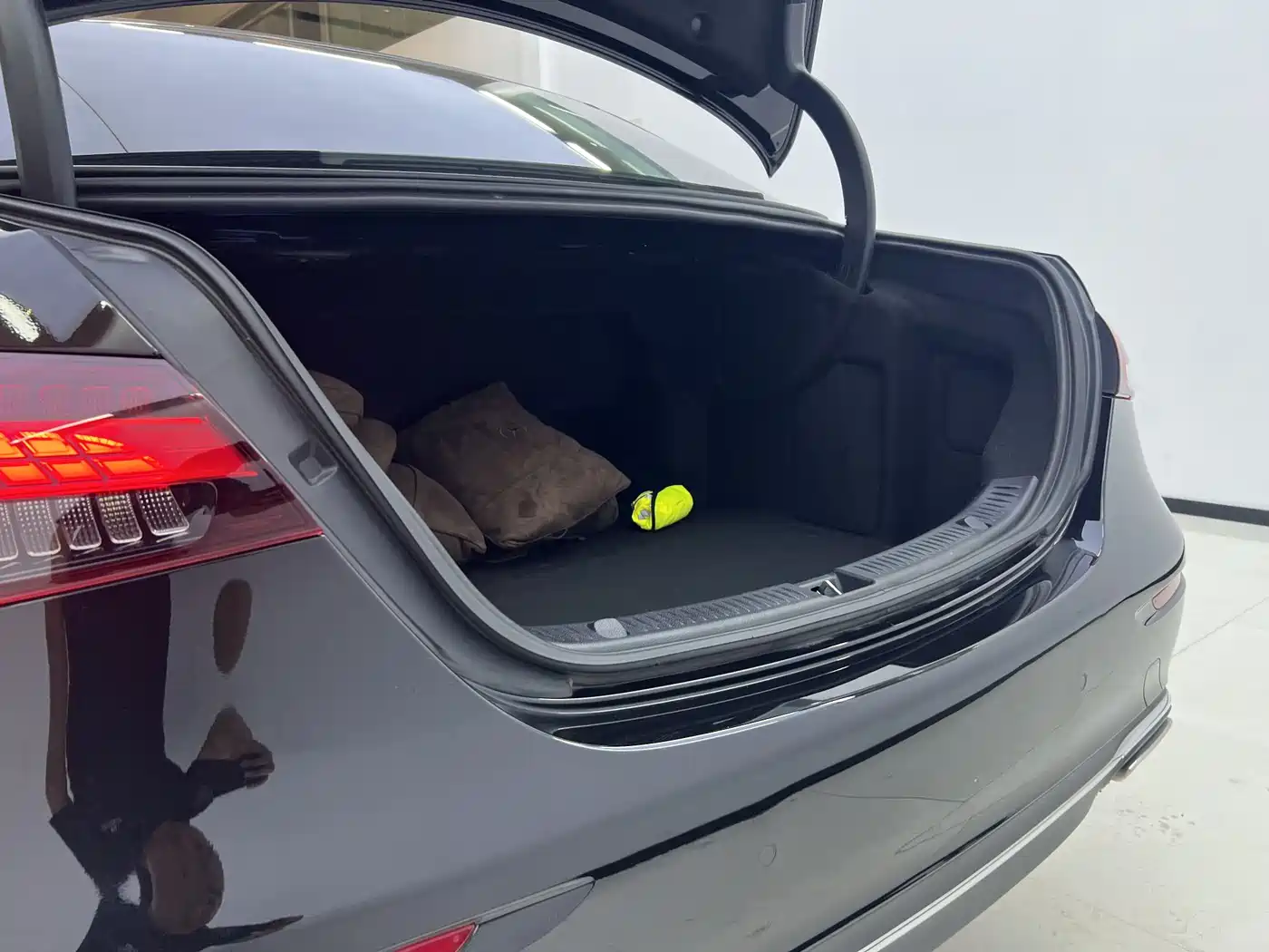 Mercedes-Benz E-Class 2023 Facelift E 300 L Luxury фото 12