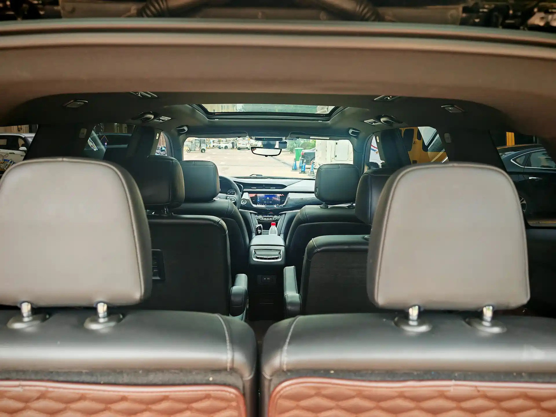 Фото 19 - Cadillac XT6