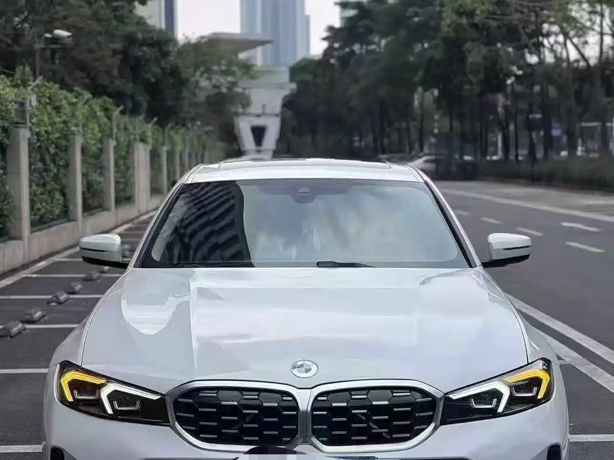 Photo 2 - BMW 3 Series