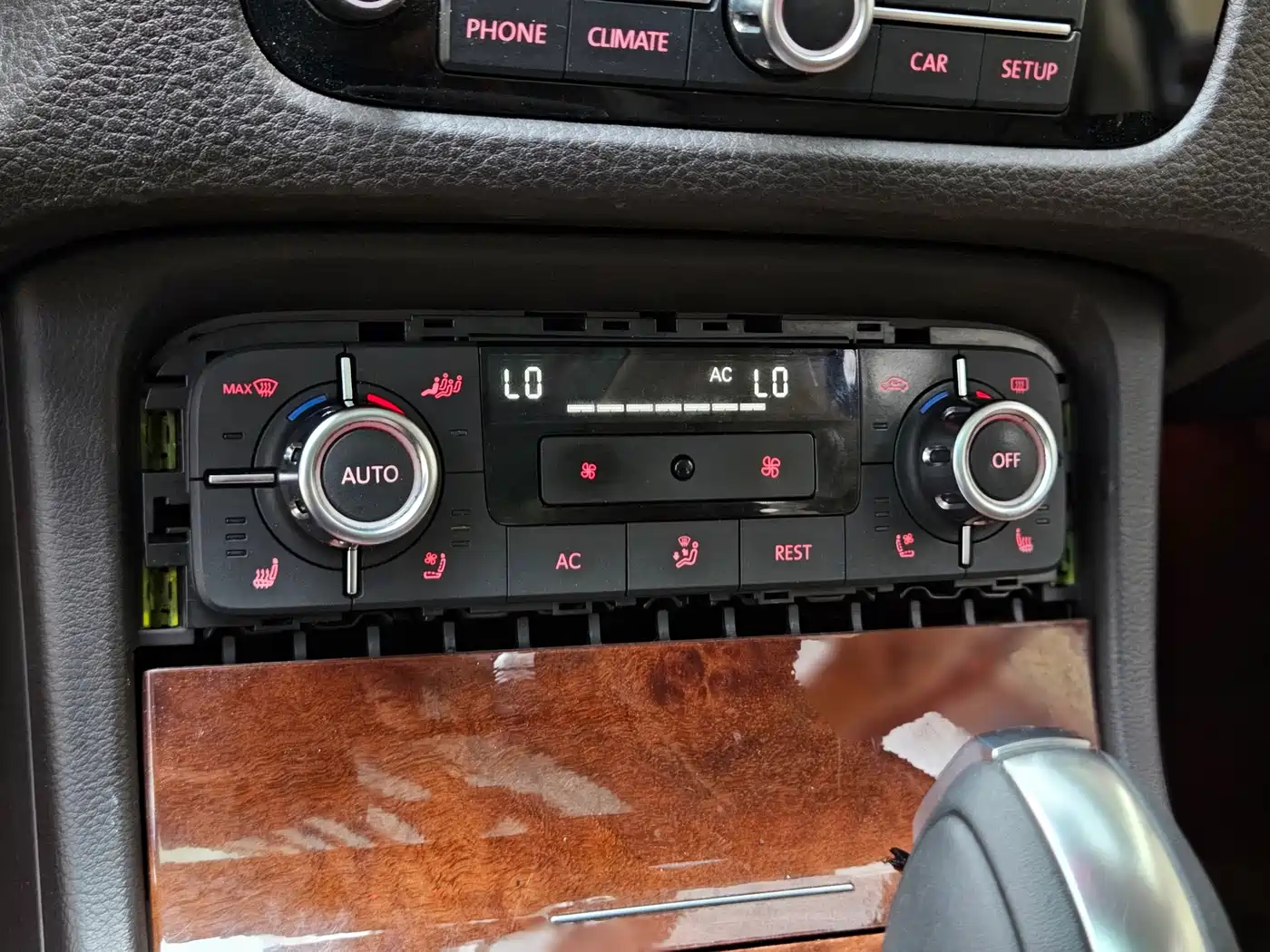 Volkswagen Touareg 2011 3.0TSI Comfort фото 13