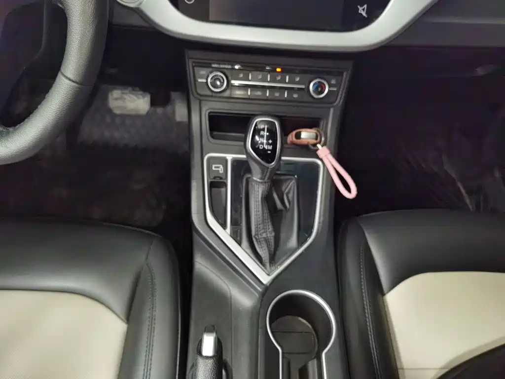 Photo 6 - Geely Vision