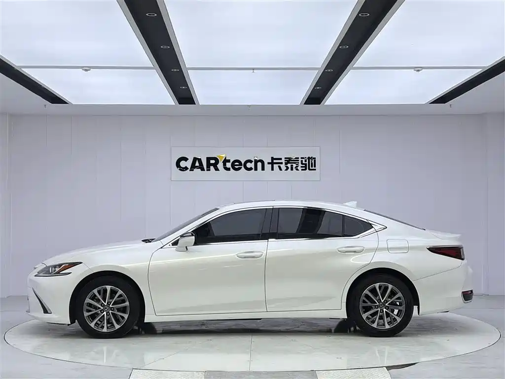 Lexus ES 2022 200 Excellence Edition фото 8