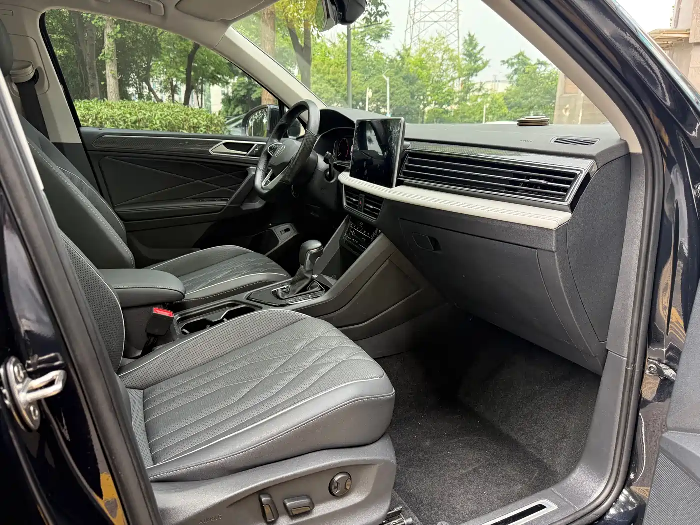 Volkswagen Tiguan L 2022 330TSI Auto 2WD R-Line Premium Edition фото 9