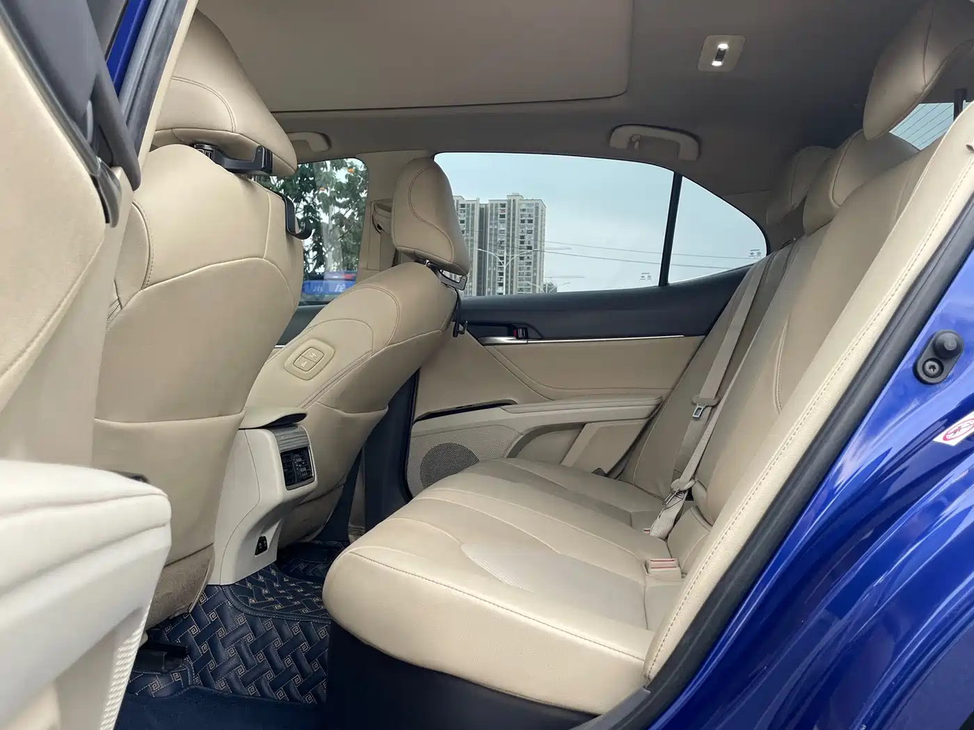Toyota Camry 2018 Hybrid 2.5HG Luxury Edition фото 9
