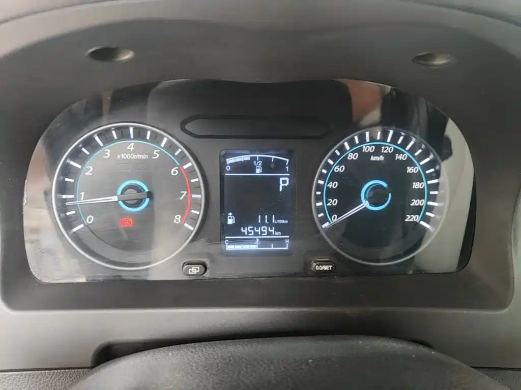 Dongfeng Fengxing Joyear XV 2016 2015 1.6L CVT Luxury