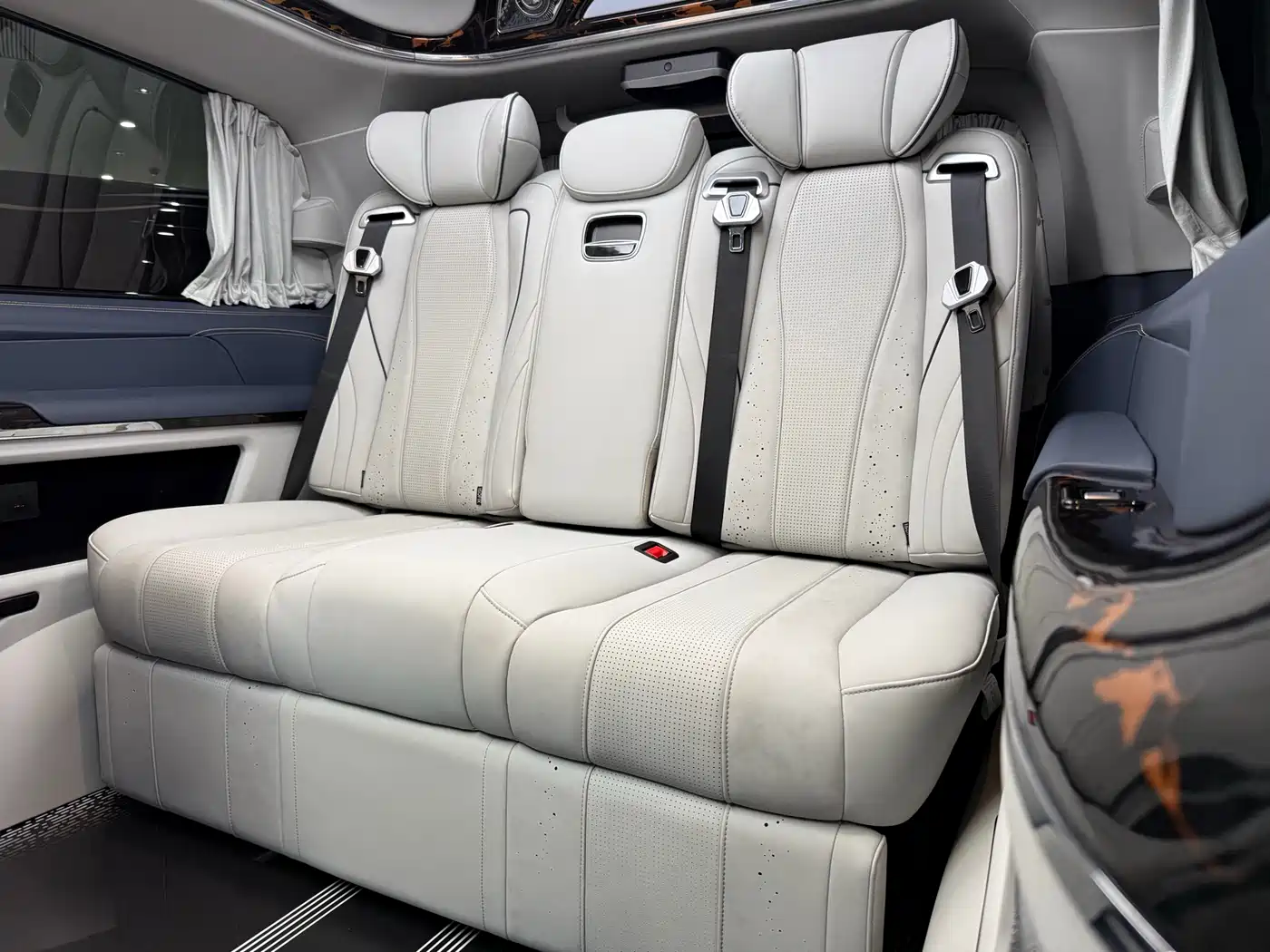 Mercedes-Benz Vito 2023 2.0T Business 7-Seater фото 8