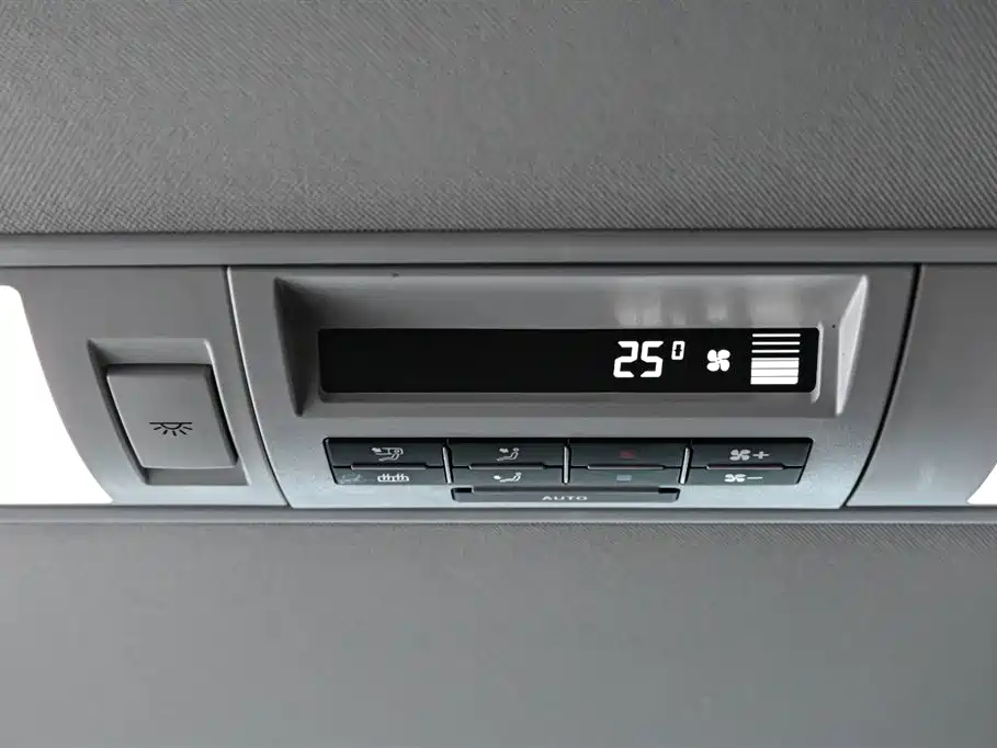 Volkswagen Multivan 2019 2.0TSI 4WD Premium 7-seater фото 20