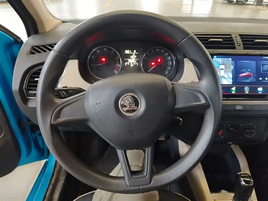 Škoda Fabia 2015 1.4L Automatic Pioneer Edition фото 11