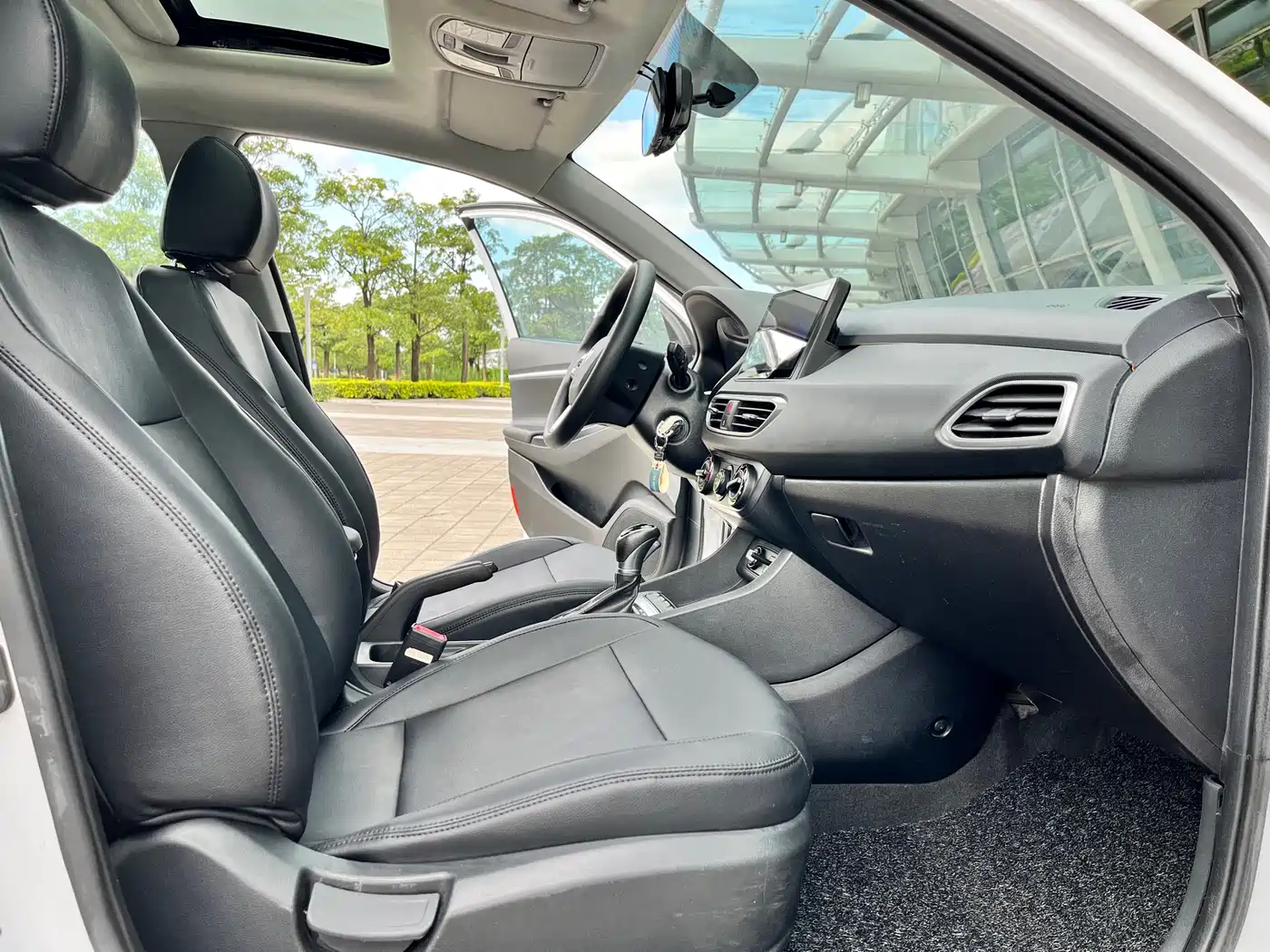 Hyundai Elantra 2017 1.6L Automatic Joy Edition DLX фото 8