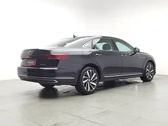 Volkswagen Passat 2023 Facelift 330TSI Premium Edition — фото 2