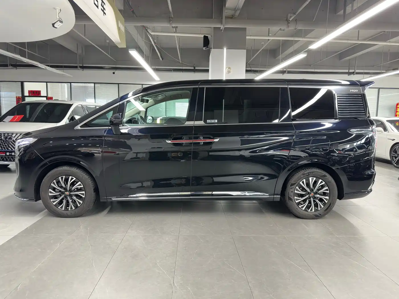 Hongqi HQ9 PHEV 2024 Model 2.0T AWD Business Edition фото 3
